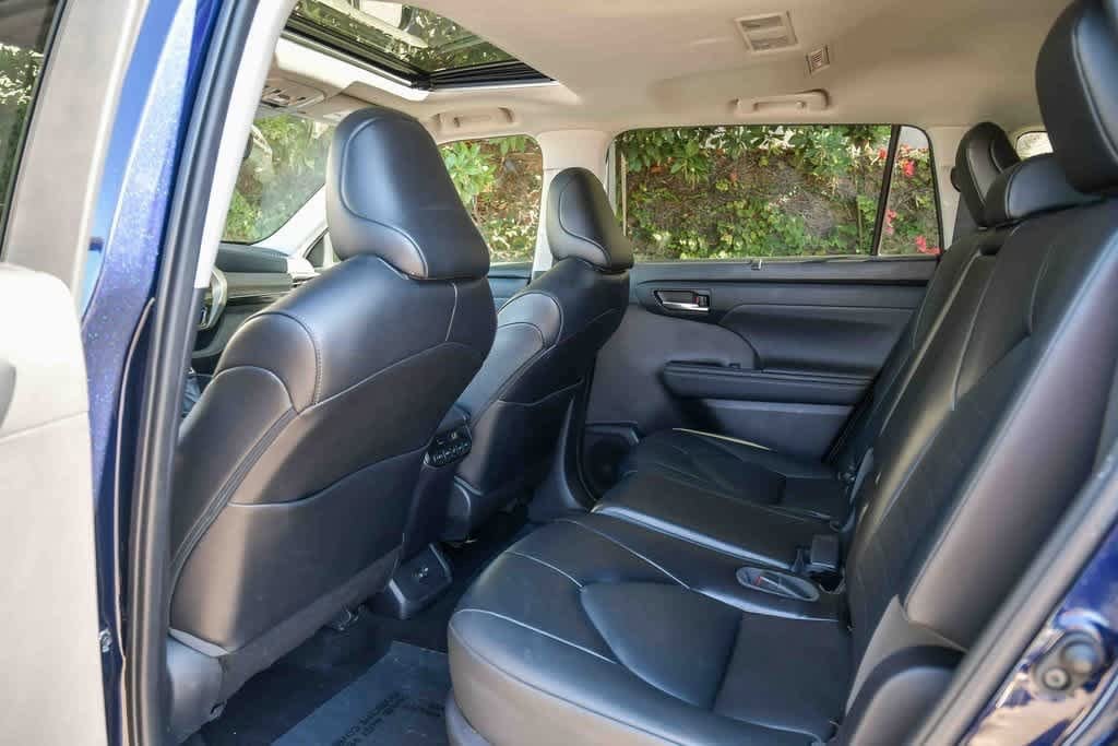 Thumbnail: 2022 Toyota Highlander - 18