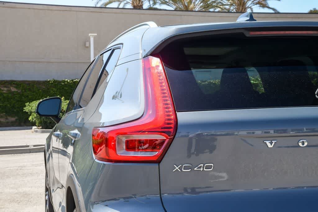 Thumbnail: 2023 Volvo XC40 - 5