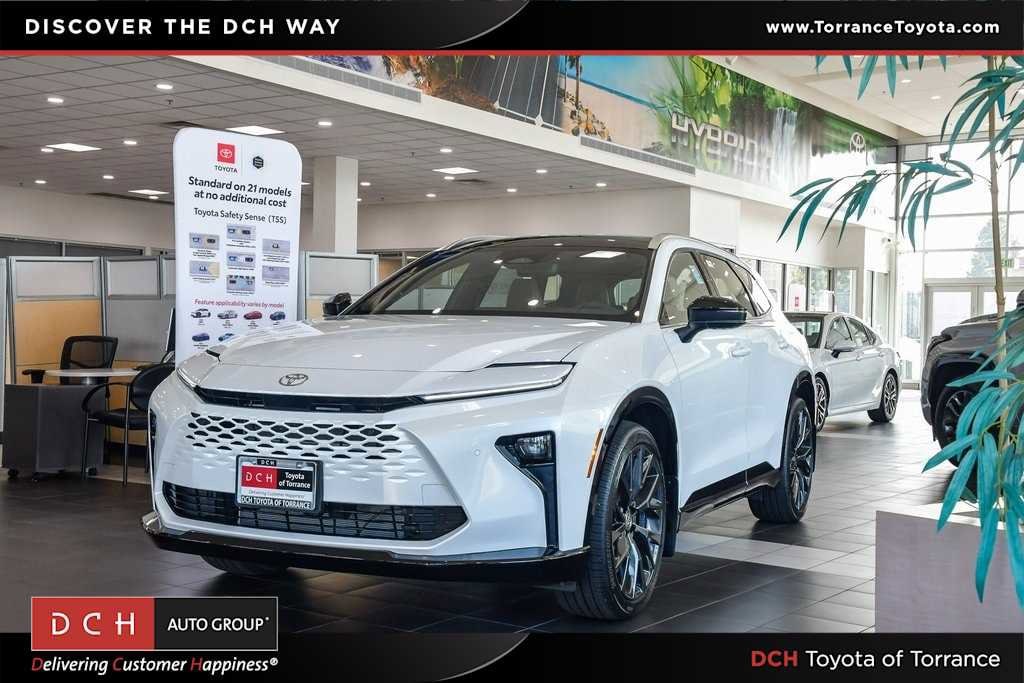 2025 Toyota Crown Signia Limited's photo