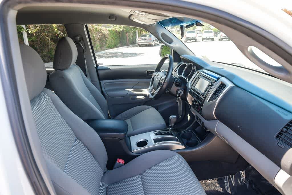 Thumbnail: 2015 Toyota Tacoma - 15