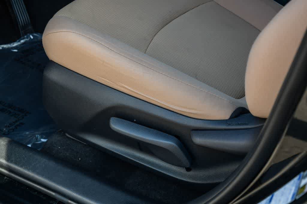 Thumbnail: 2019 Toyota RAV4 - 25