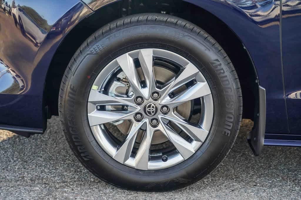 Thumbnail: 2026 Toyota Sienna - 10