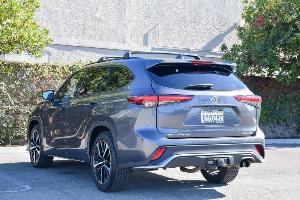 Thumbnail: 2022 Toyota Highlander - 8