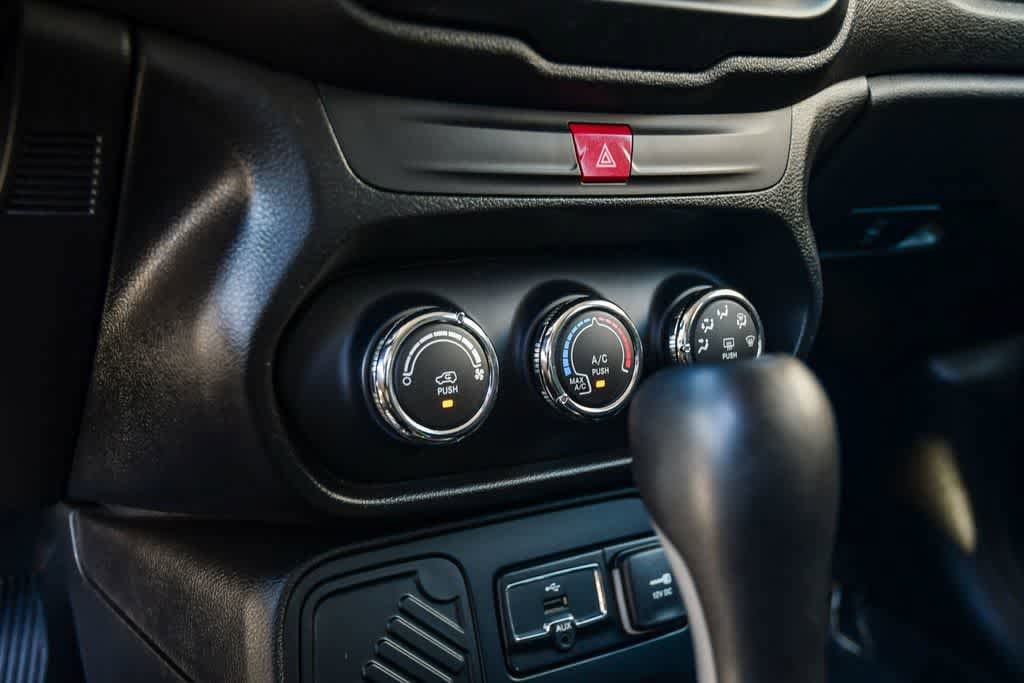Thumbnail: 2016 Jeep Renegade - 20