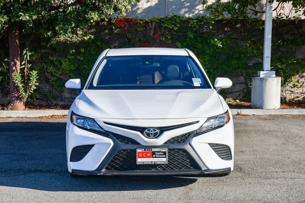 2020 Toyota Camry SE photo 2