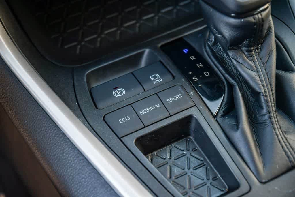 Thumbnail: 2023 Toyota RAV4 - 20