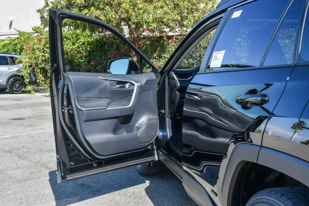 Thumbnail: 2025 Toyota RAV4 - 19