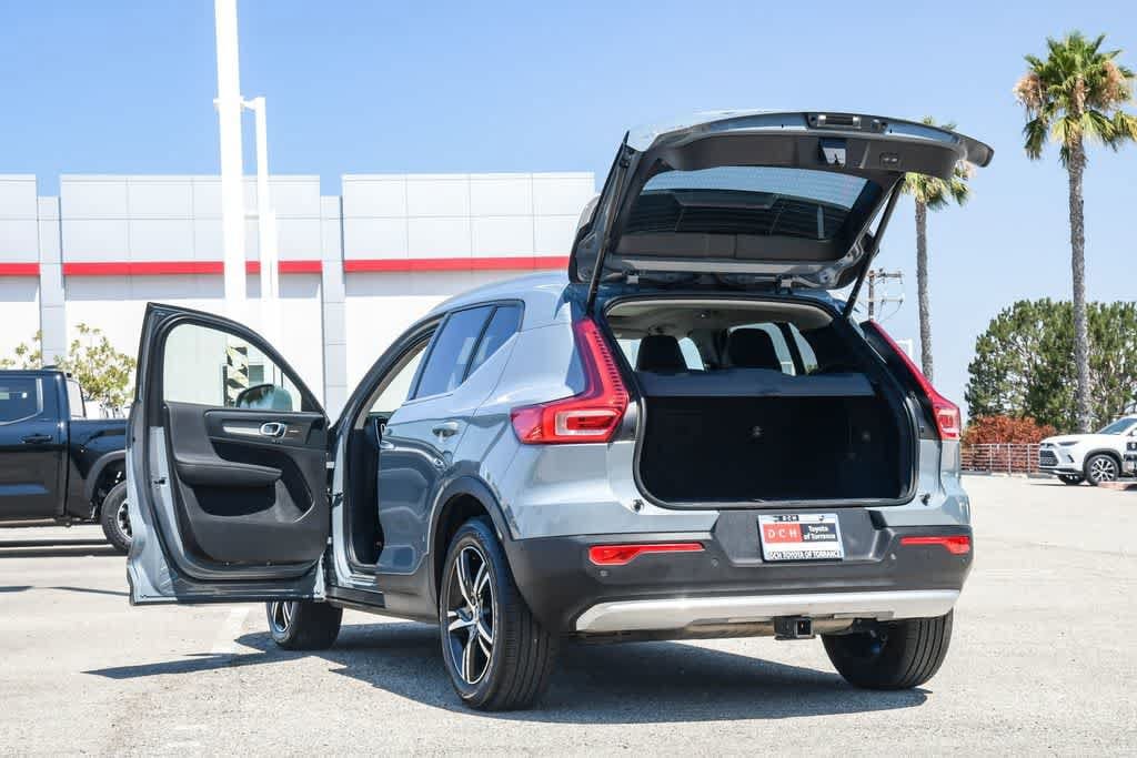 Thumbnail: 2023 Volvo XC40 - 25
