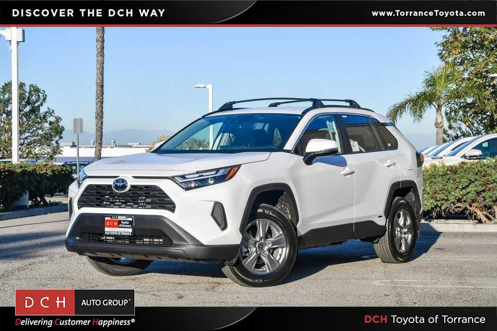 2025 Toyota RAV4 LE's photo