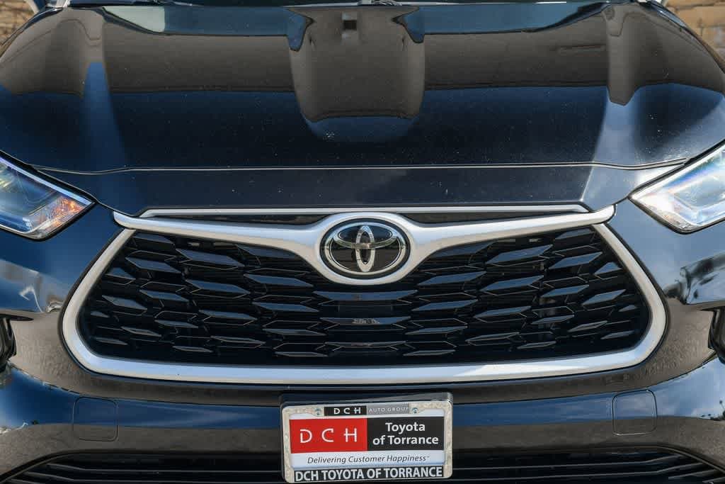 2023 Toyota Highlander LE photo 4