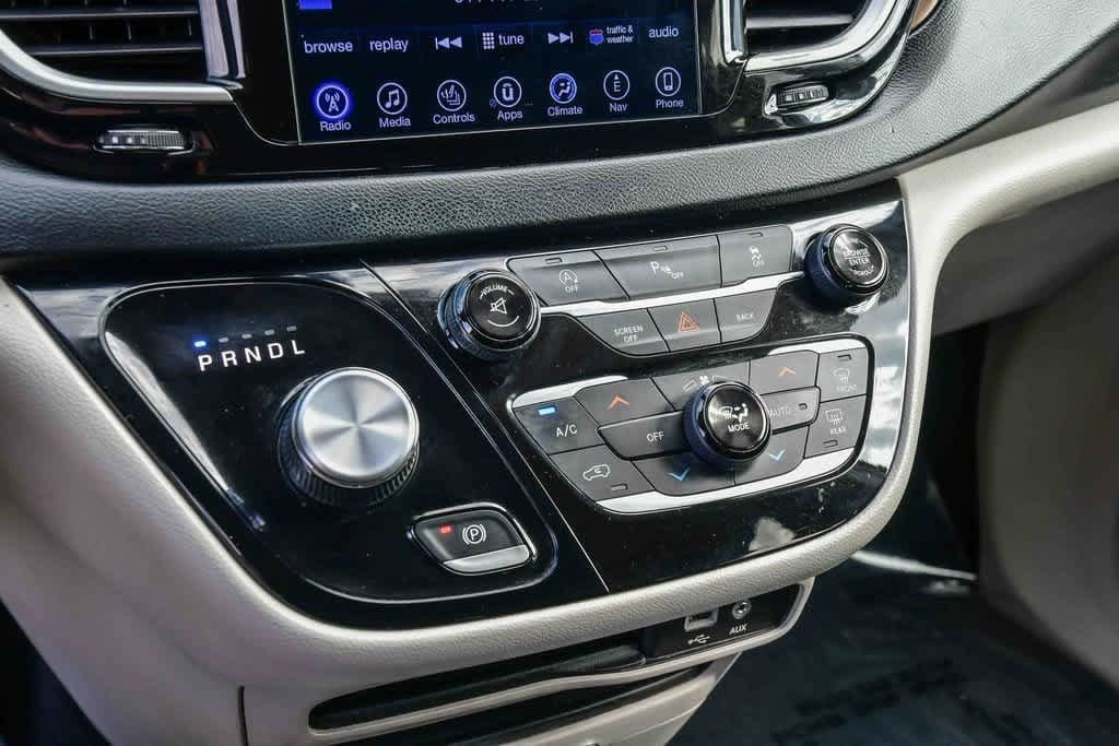 Thumbnail: 2017 Chrysler Pacifica - 26