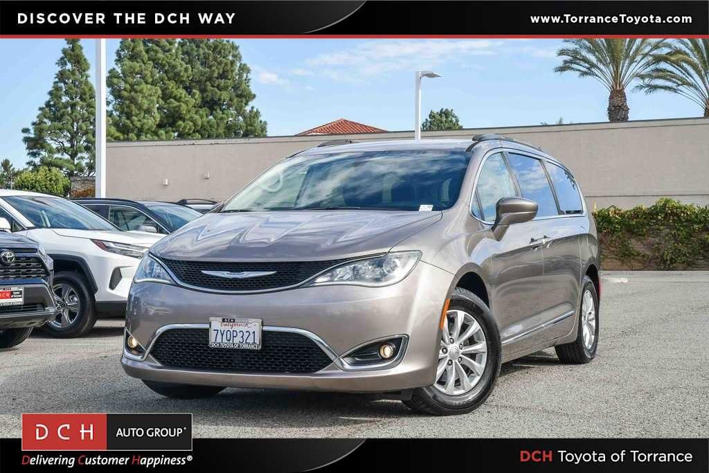 Thumbnail: 2017 Chrysler Pacifica - 1