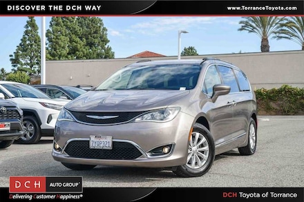 2017 Chrysler Pacifica Touring L Mini-van, Passenger