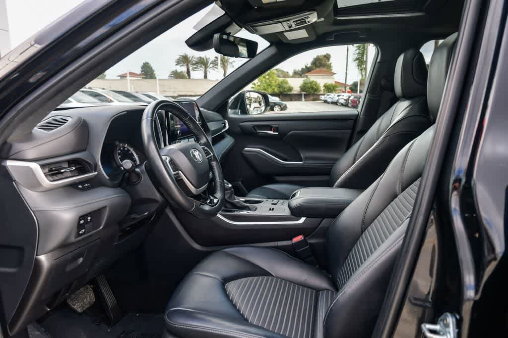 Thumbnail: 2024 Toyota Highlander - 17