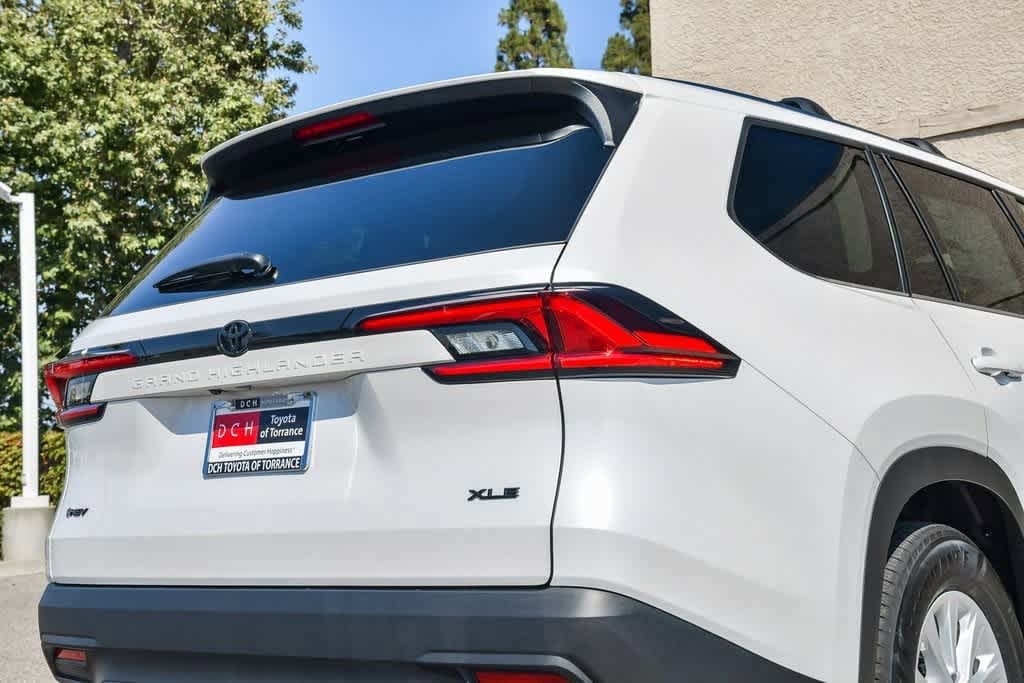 2025 Toyota Grand Highlander XLE 9