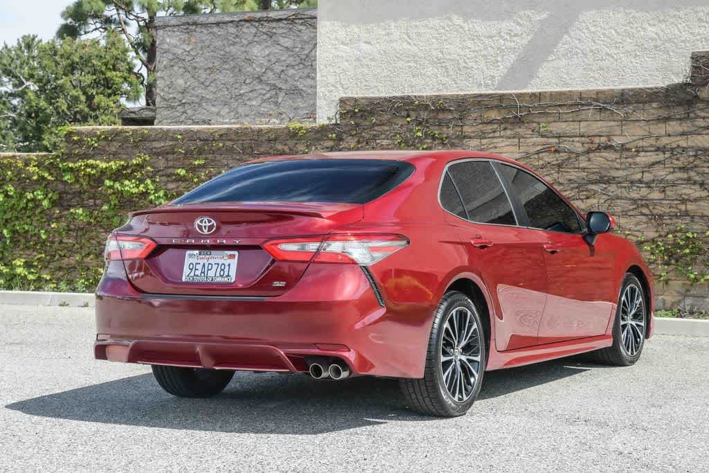 2018 Toyota Camry SE photo 6