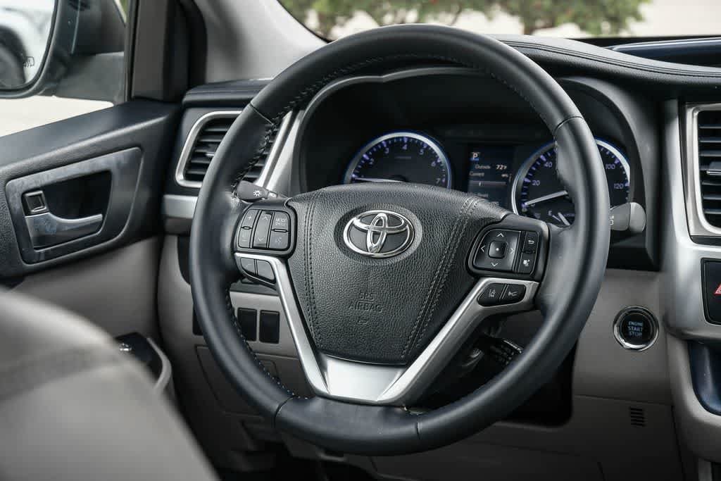 Thumbnail: 2017 Toyota Highlander - 11