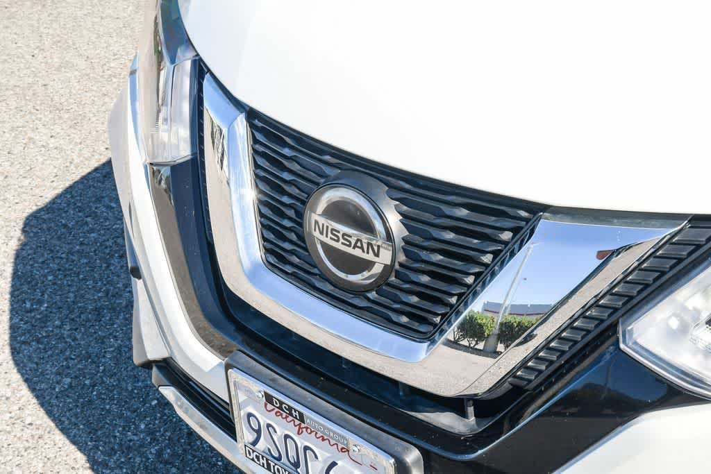 2019 Nissan Rogue SV photo 4