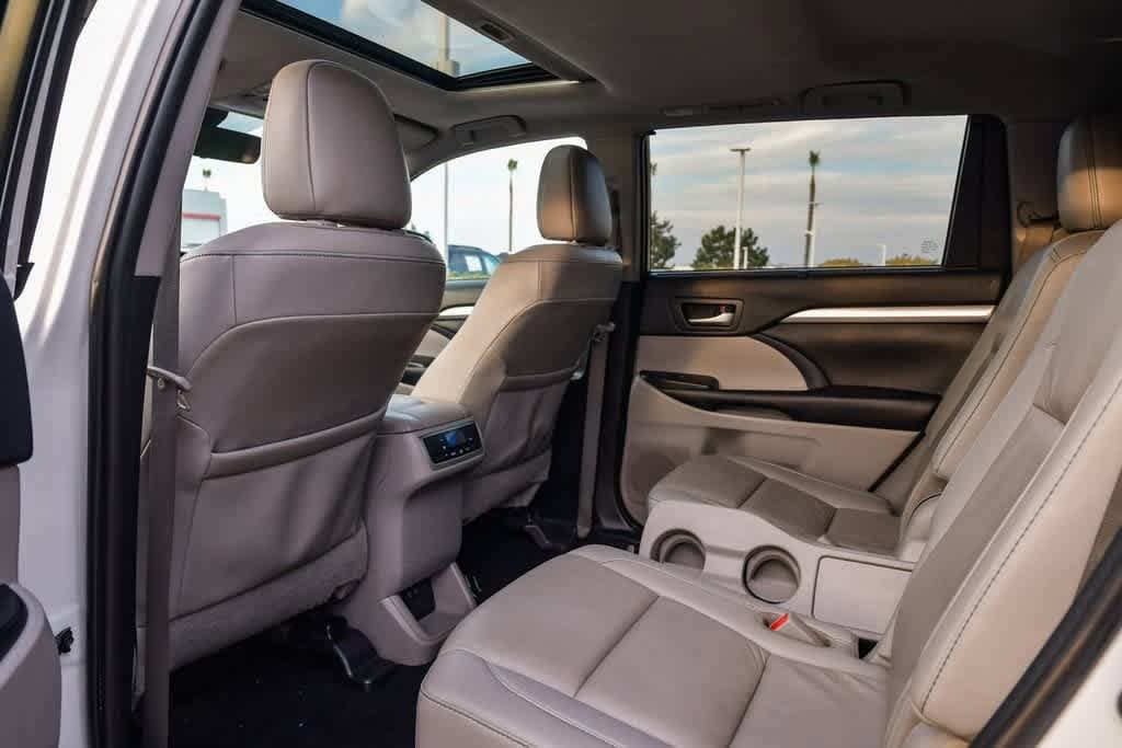 Thumbnail: 2019 Toyota Highlander - 19