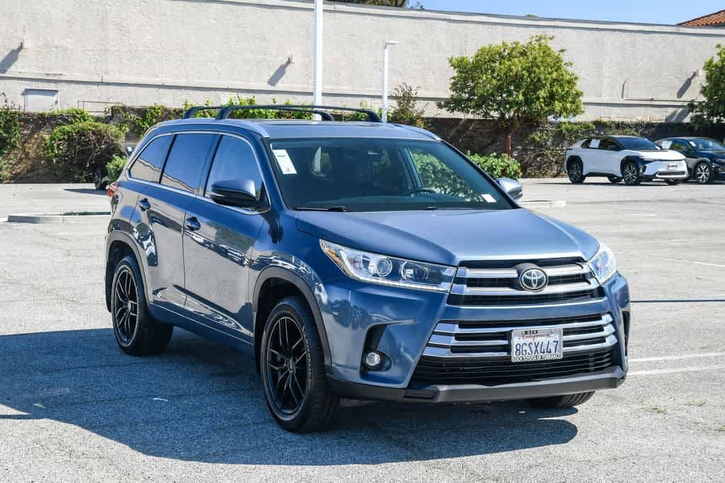 Thumbnail: 2019 Toyota Highlander - 3