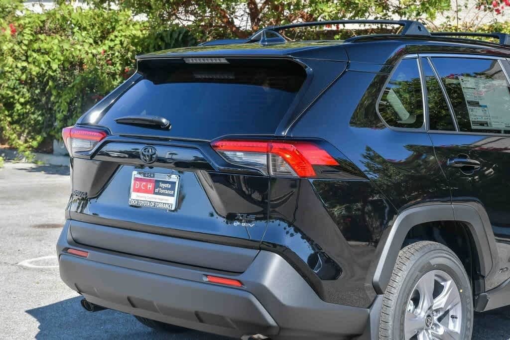 Thumbnail: 2025 Toyota RAV4 - 9