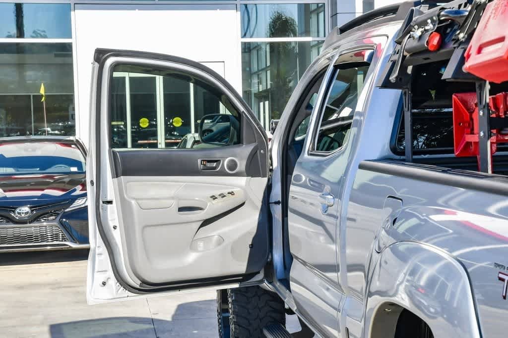 Thumbnail: 2011 Toyota Tacoma - 23