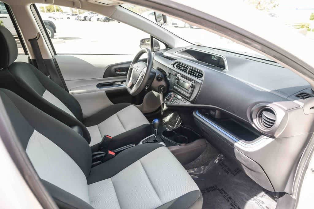 Thumbnail: 2013 Toyota Prius c - 16