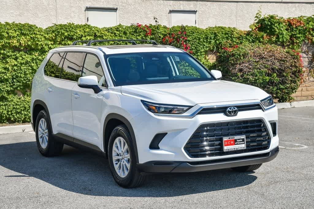 2025 Toyota Grand Highlander XLE 3