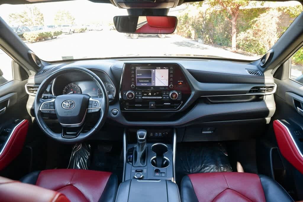 Thumbnail: 2022 Toyota Highlander - 15