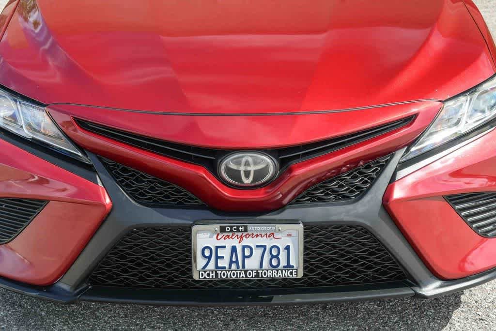 2018 Toyota Camry SE photo 4