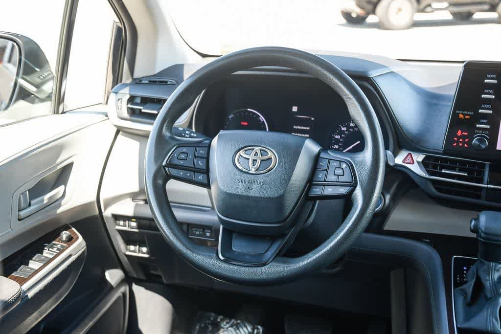 Thumbnail: 2024 Toyota Sienna - 12