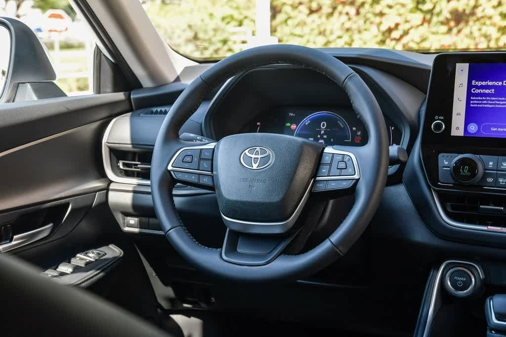 2025 Toyota Grand Highlander XLE 12