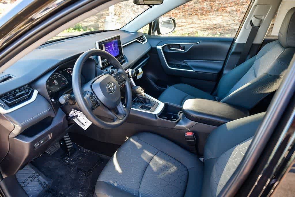 Thumbnail: 2025 Toyota RAV4 - 16