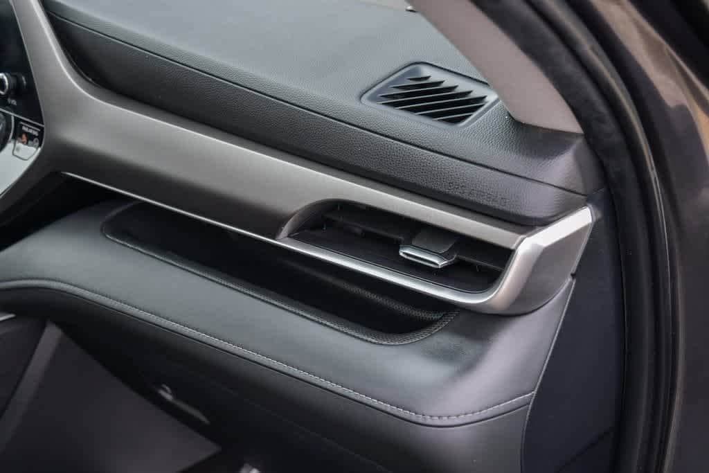2024 Toyota Highlander XLE 16