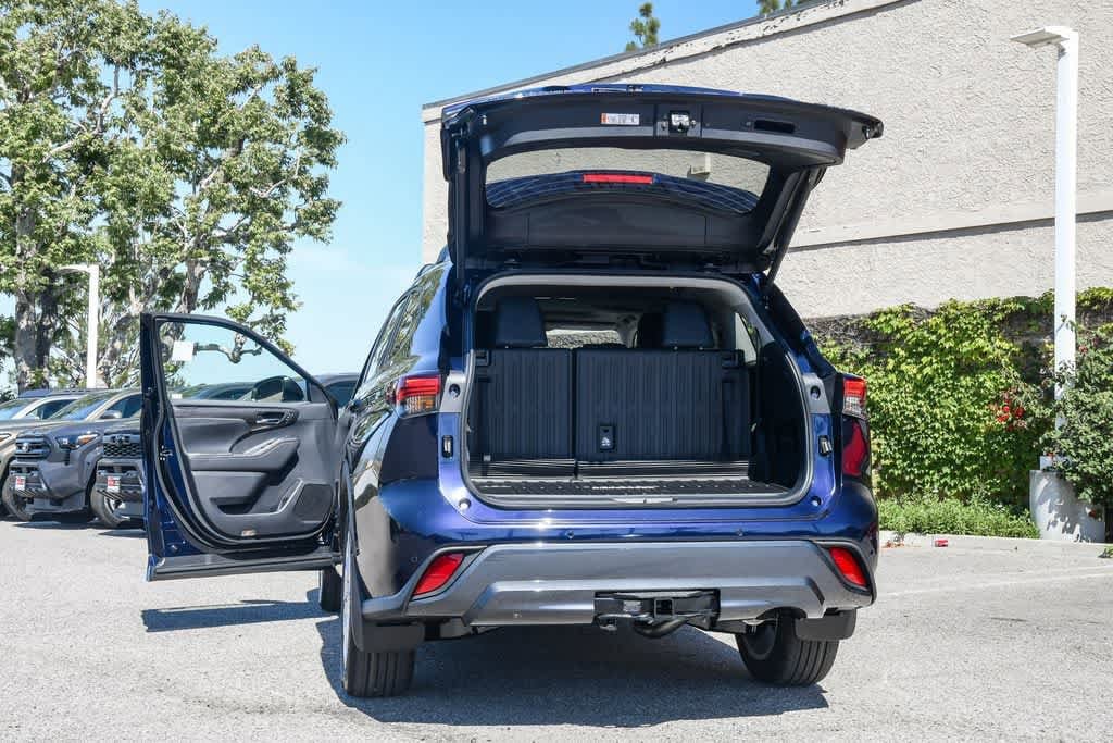 Thumbnail: 2026 Toyota Highlander - 27