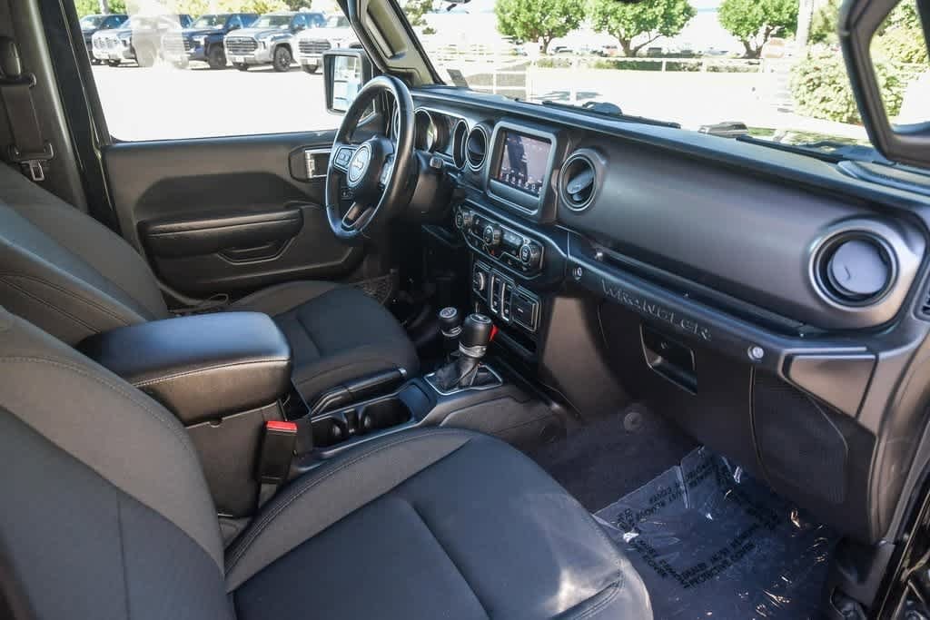 Thumbnail: 2022 Jeep Wrangler - 17