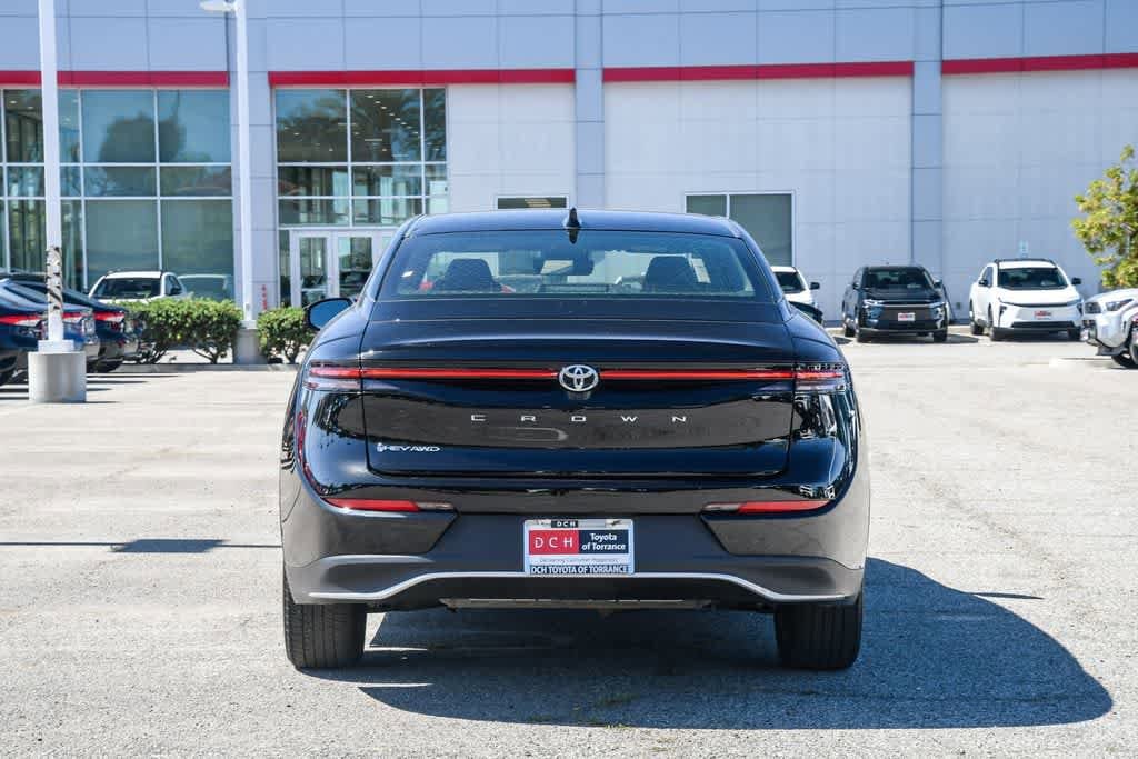 2025 Toyota Crown XLE photo 3