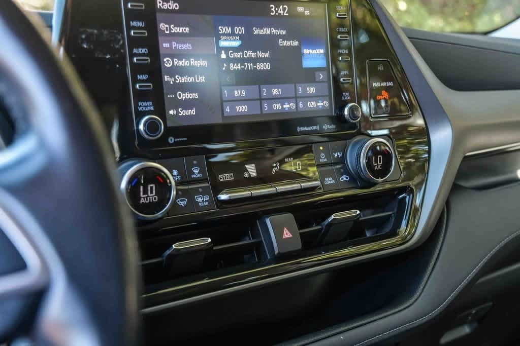 Thumbnail: 2022 Toyota Highlander - 24