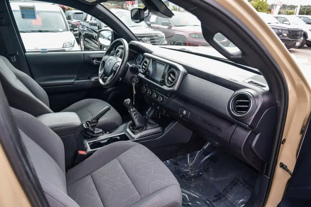 Thumbnail: 2019 Toyota Tacoma - 16