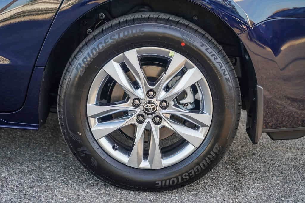 Thumbnail: 2026 Toyota Sienna - 11