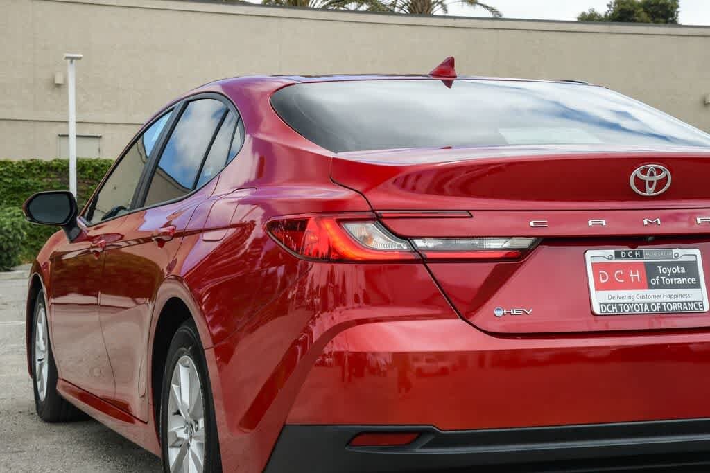 2025 Toyota Camry LE - Photo 6