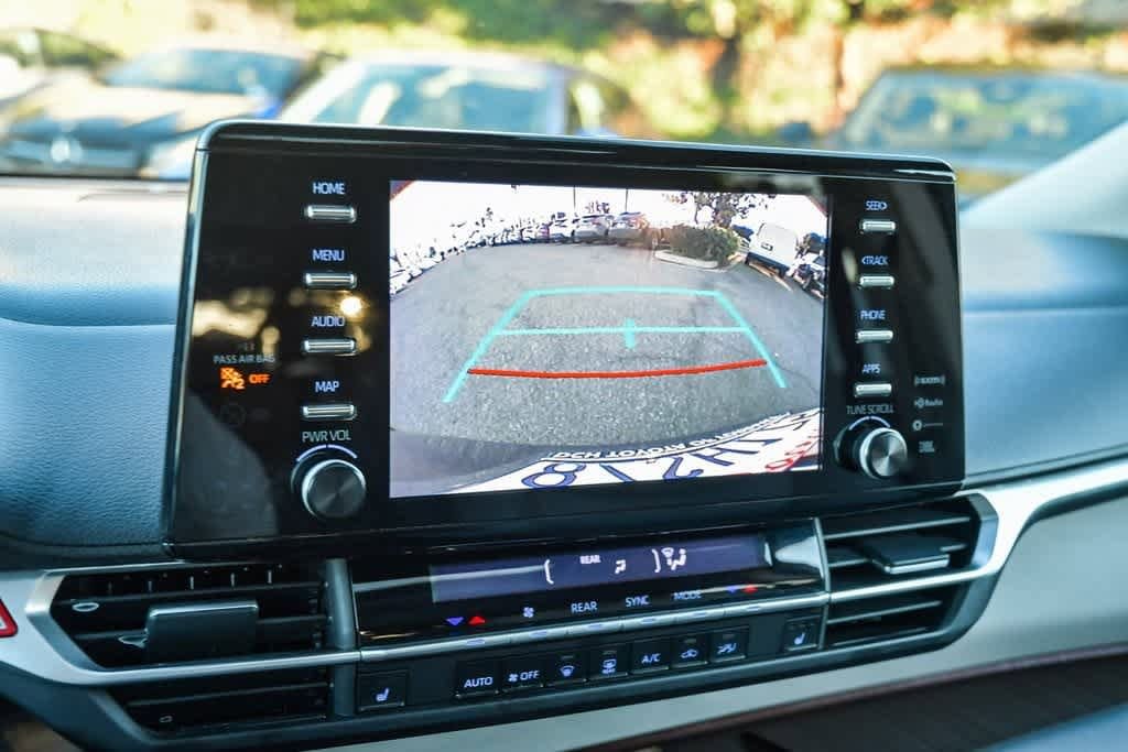 Thumbnail: 2022 Toyota Sienna - 25