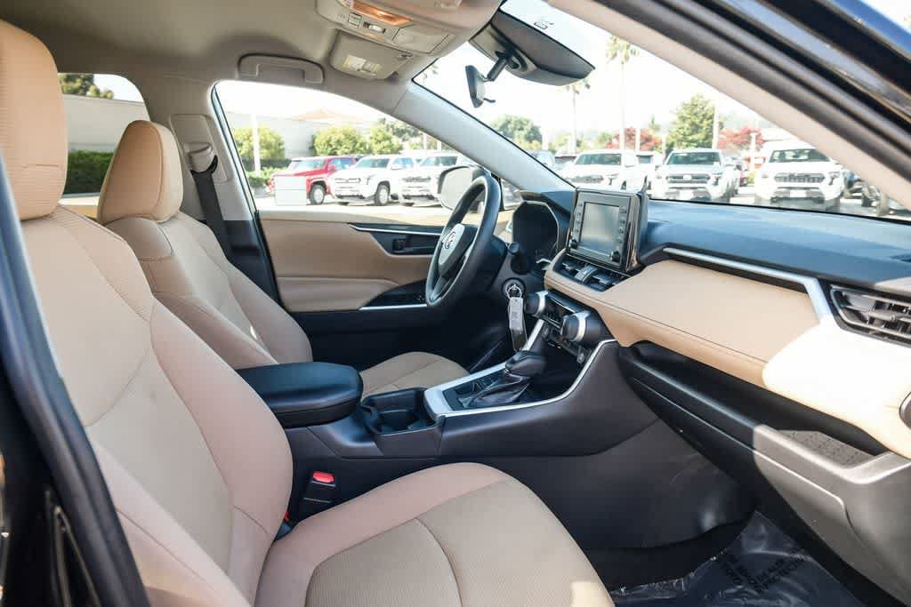 Thumbnail: 2019 Toyota RAV4 - 15