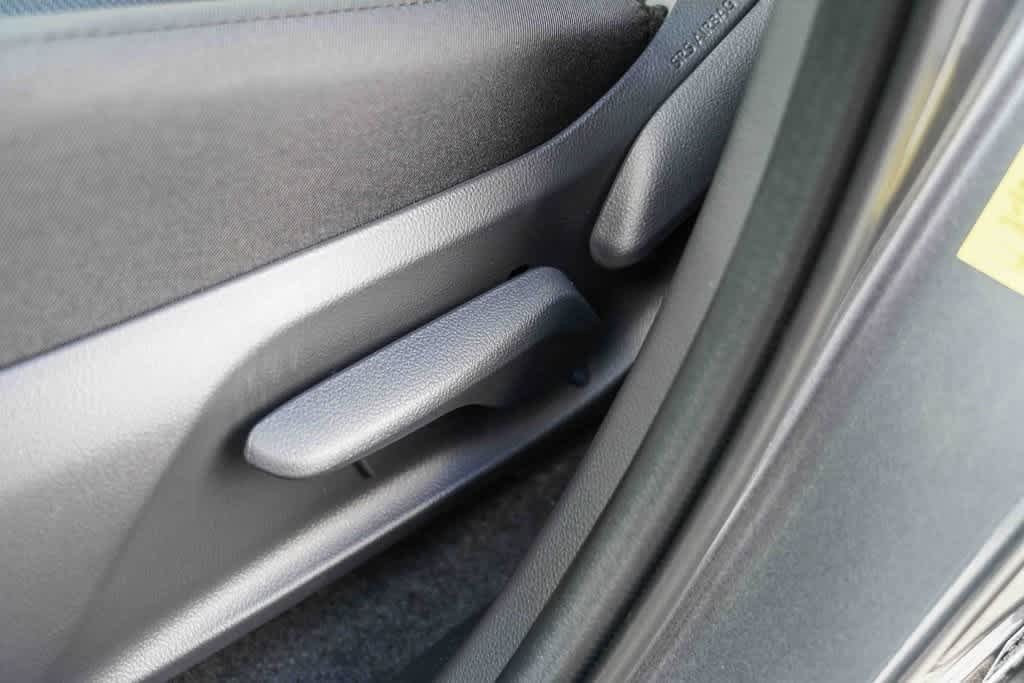 Thumbnail: 2025 Toyota RAV4 - 21