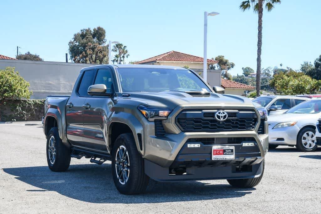 2025 Toyota Tacoma Hybrid TRD Sport photo 2