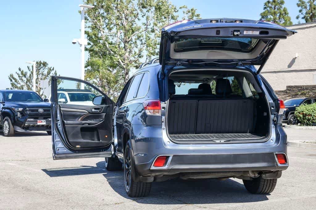 Thumbnail: 2019 Toyota Highlander - 25