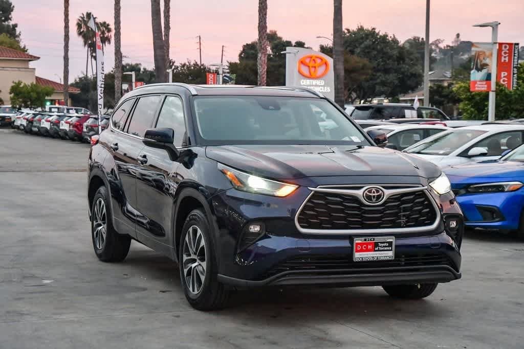 Thumbnail: 2022 Toyota Highlander - 3