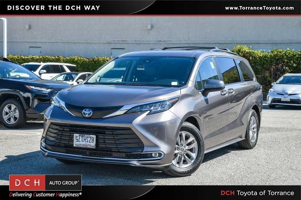 Certified 2022 Toyota Sienna XLE Mini-van, Passenger