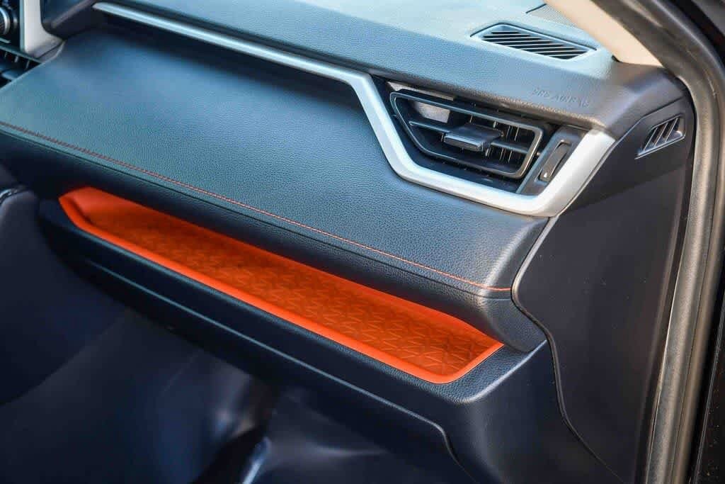 Thumbnail: 2019 Toyota RAV4 - 15