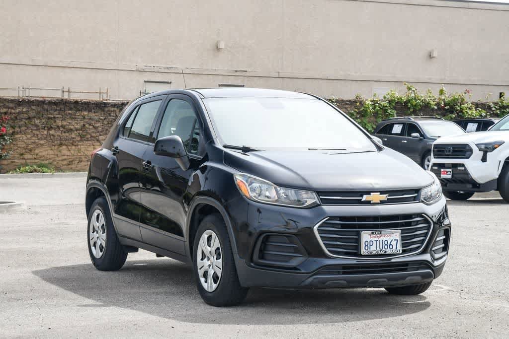 2018 Chevrolet Trax LS photo 2
